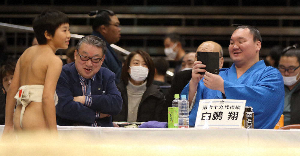 【画像・写真】白鵬の長男・真羽人くん、3回戦敗退も自身最多の2勝　父とがっちり握手