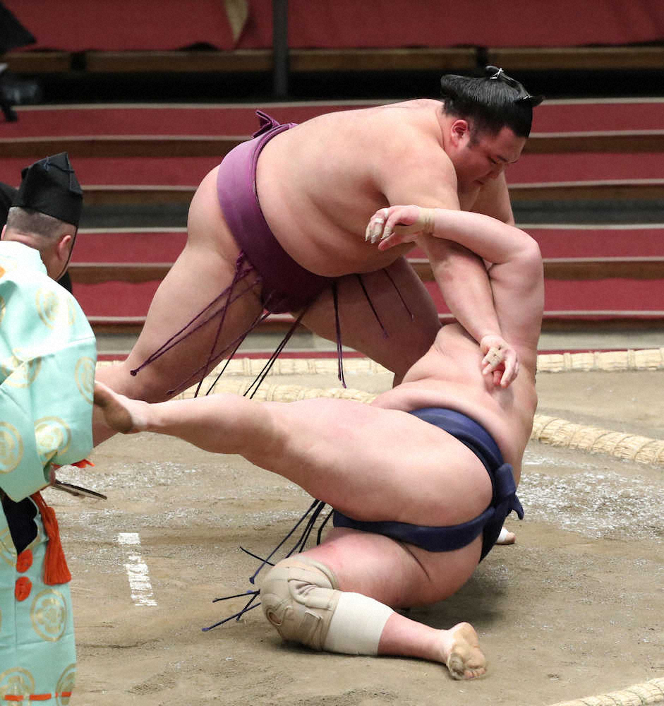 朝乃山　4連勝も取組に反省「自分の相撲ではなかった」