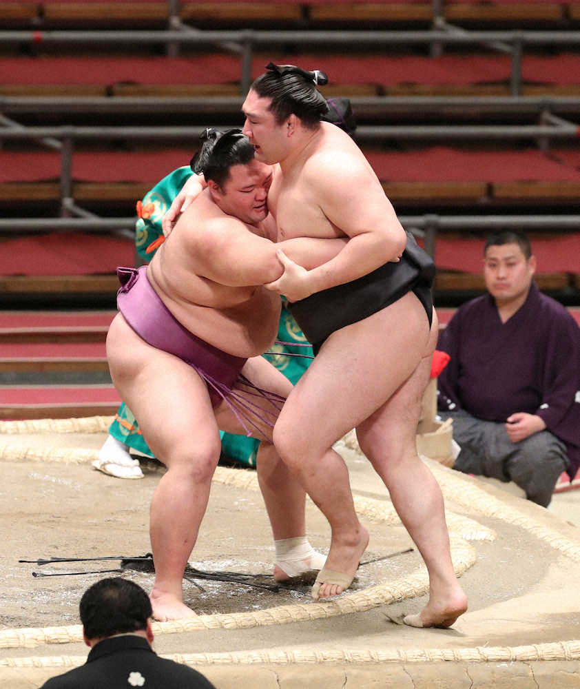 【画像・写真】白鵬、連敗阻止で10勝目　碧山も1敗キープ　朝乃山9勝目　千代丸は復帰戦飾れず