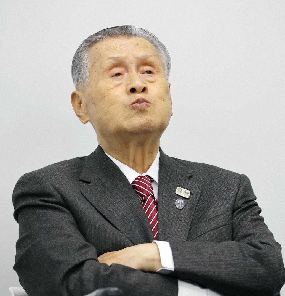 記者会見で厳しい表情を見せる2020年東京五輪・パラリンピック組織委員会の森喜朗会長