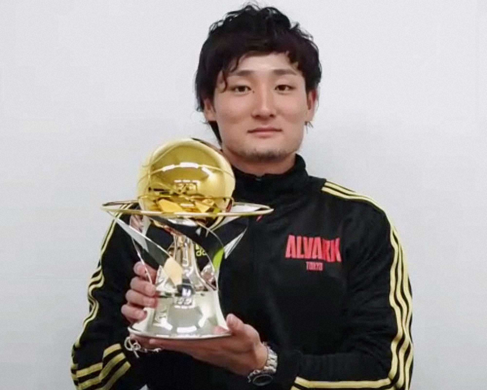 MVPを初受賞し、オンラインで取材に応じるA東京の田中大貴