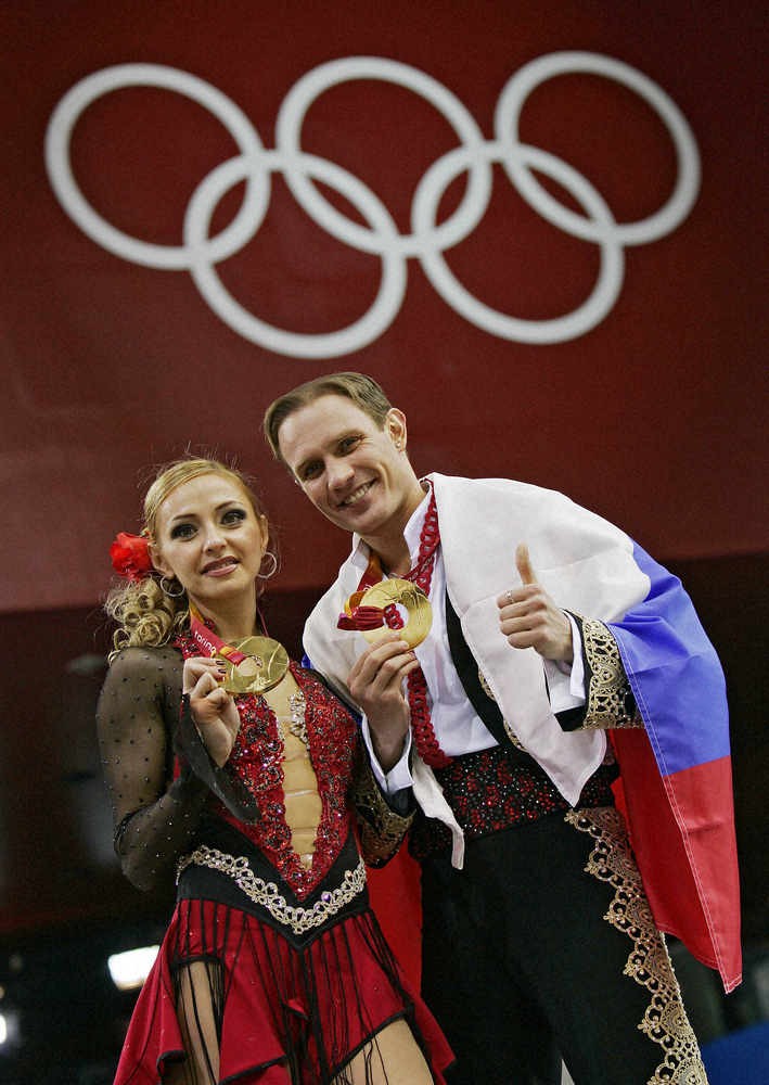トリノ五輪アイスダンスの金メダリスト、タチアナ・ナフカ（左）ロマン・コストマロフ組（AP）