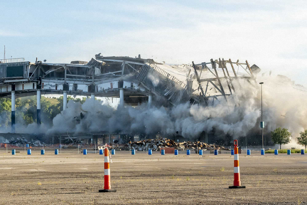 NBAピストンズの元本拠地「ザ・パレス」が爆破解体　ファイナル制覇3度の舞台