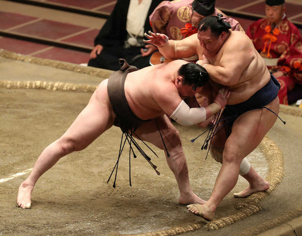 白鵬、横綱出場1000回目で単独トップ10連勝　2場所連続優勝へ集中力を高める