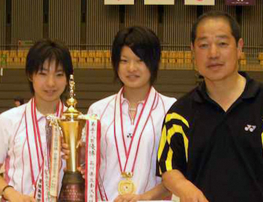 （左から）高校時代の松友、高橋礼と田所総監督