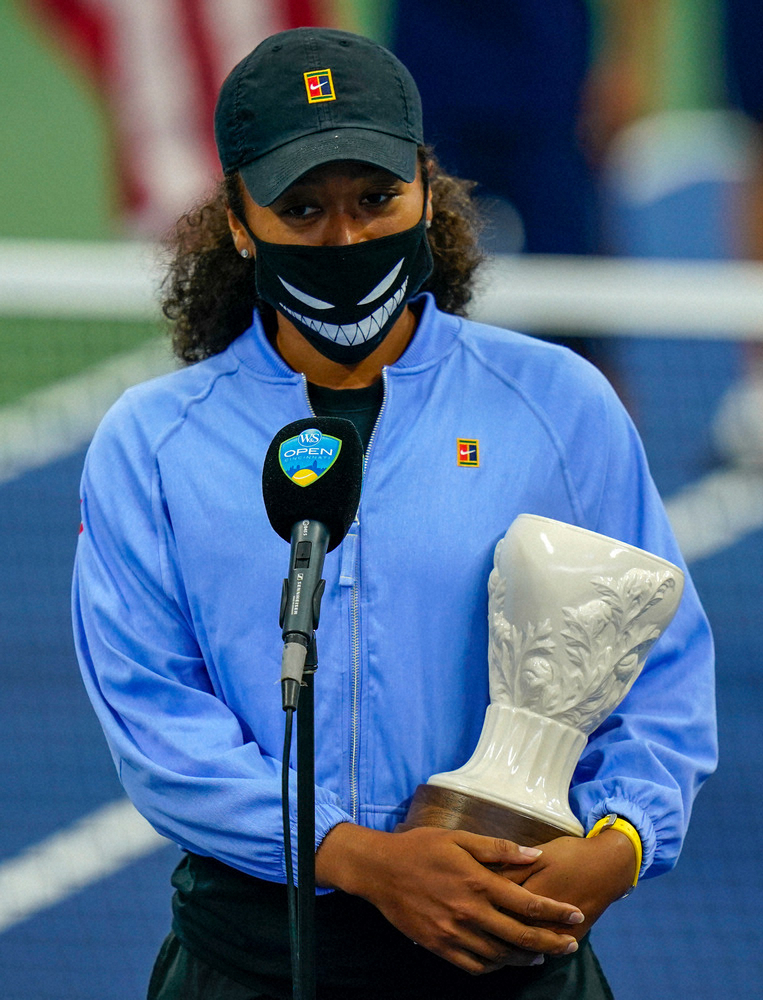 ウエスタン・アンド・サザン・オープンの準々決勝で着用した大坂のマスク（AP）