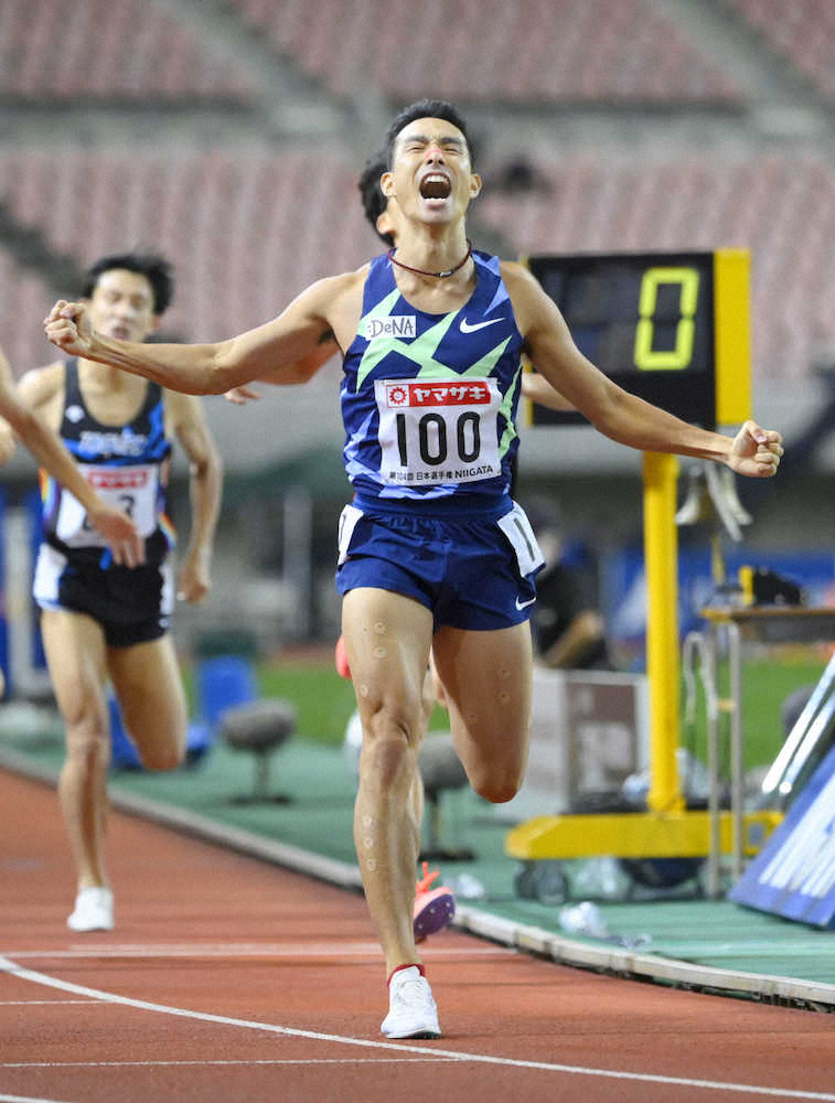 男子1500メートルで優勝した館沢亨次