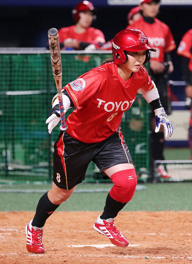 “かわいすぎるソフトボールプレーヤー”元日本代表の長崎望未が今季限りで現役引退