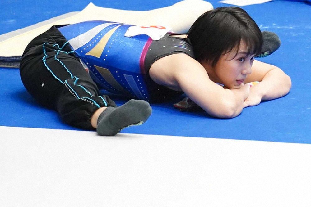 村上茉愛　予選首位通過も跳馬、床のミスに涙「自分の中では不発」　体操全日本選手権　