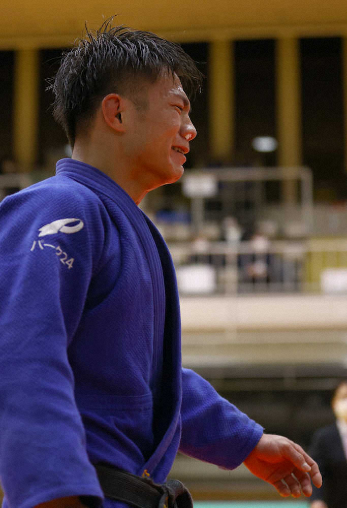 柔道男子66キロ級五輪代表決定戦　丸山城志郎に勝利し、涙する阿部一二三