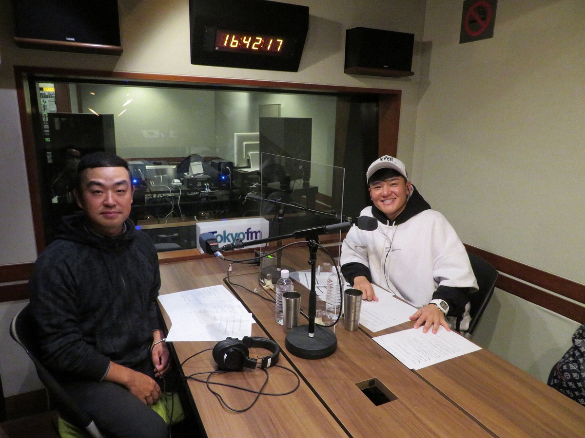 丸山のラジオ番組にゲスト出演した時松   