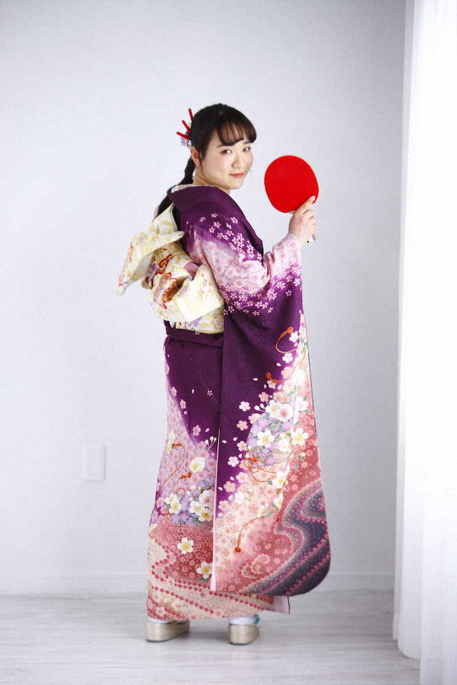 卓球の伊藤美誠が二十歳の振り袖姿を披露した（提供写真）