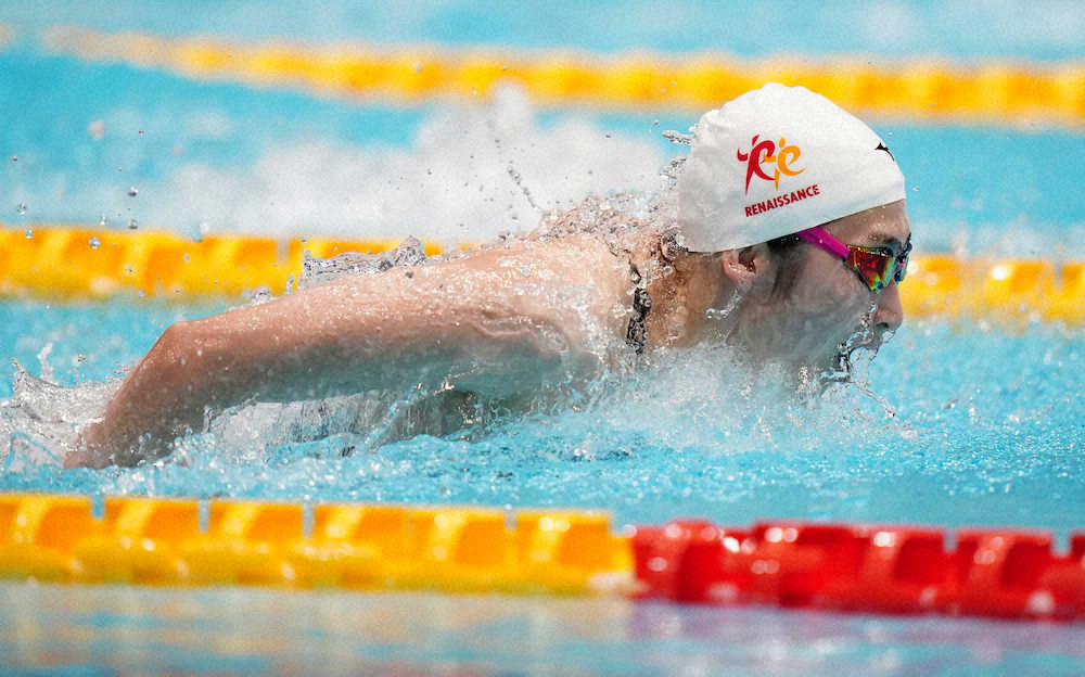 女子100メートルバタフライ決勝、力泳する池江璃花子