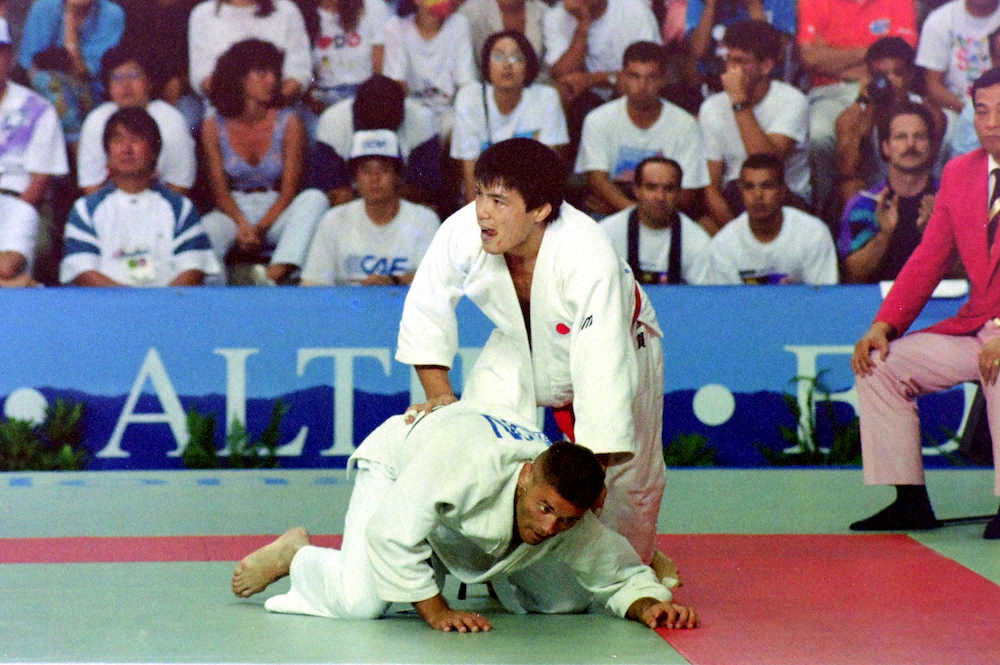 1992年バルセロナ五輪の柔道男子71キロ級で優勝を決めた古賀稔彦さん