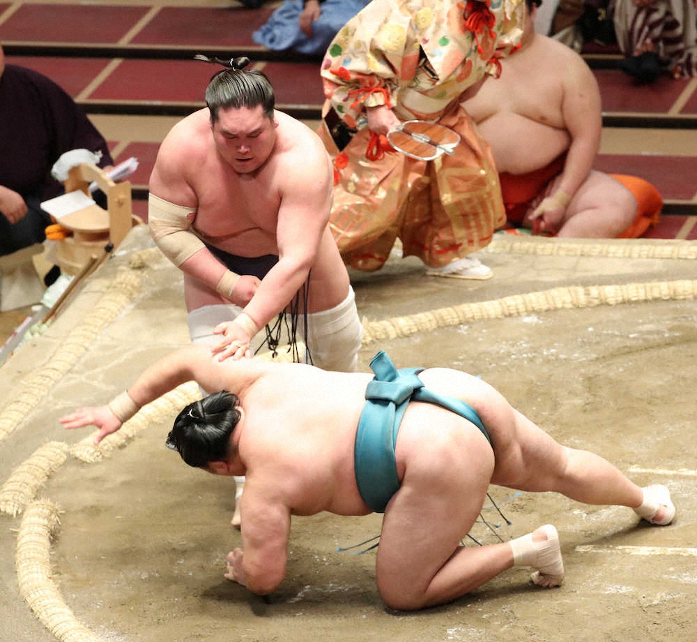 照ノ富士が大関昇進目安の33勝に到達　八角理事長「ほっとしないで優勝を狙って」