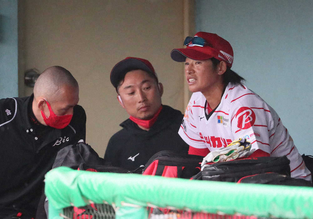 五輪へイタタ…上野由岐子は右脇腹肉離れで全治3週間　4日のリーグ戦で負傷