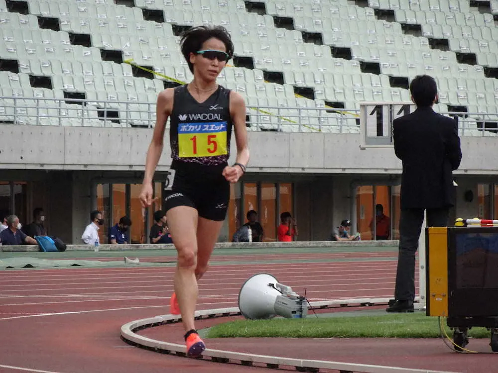 安藤友香「集中して走れた」女子1万メートルで優勝　レース中盤から後続引き離した