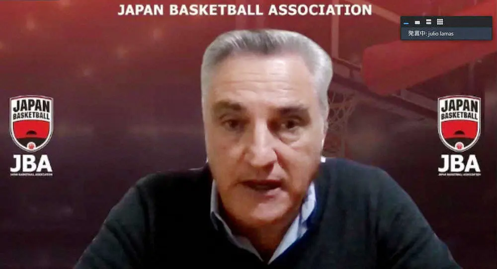 オンライン取材に応じるバスケットボール男子日本代表のラマス監督（共同）
