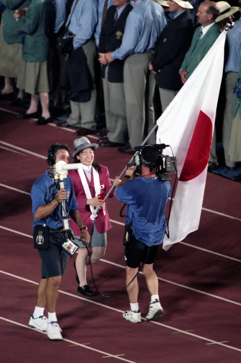 開会式で旗手を務める田村亮子