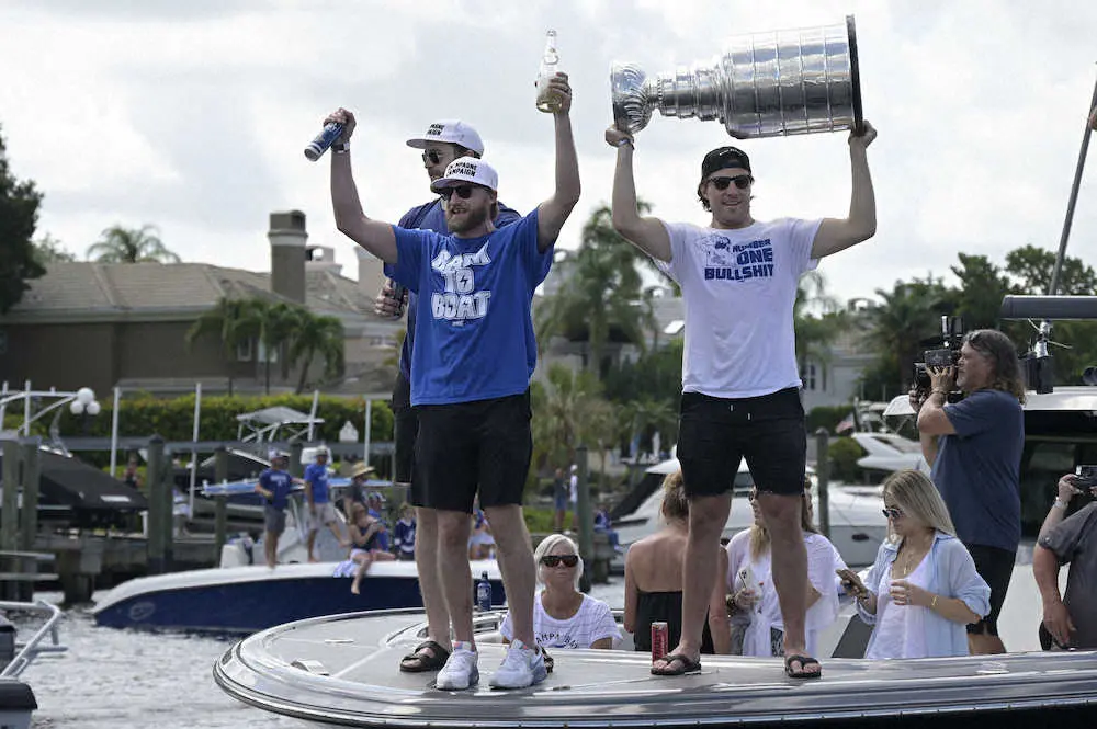 NHLライトニングが2年連続の水上パレード　タンパ市民はここ10カ月で3度目の歓喜