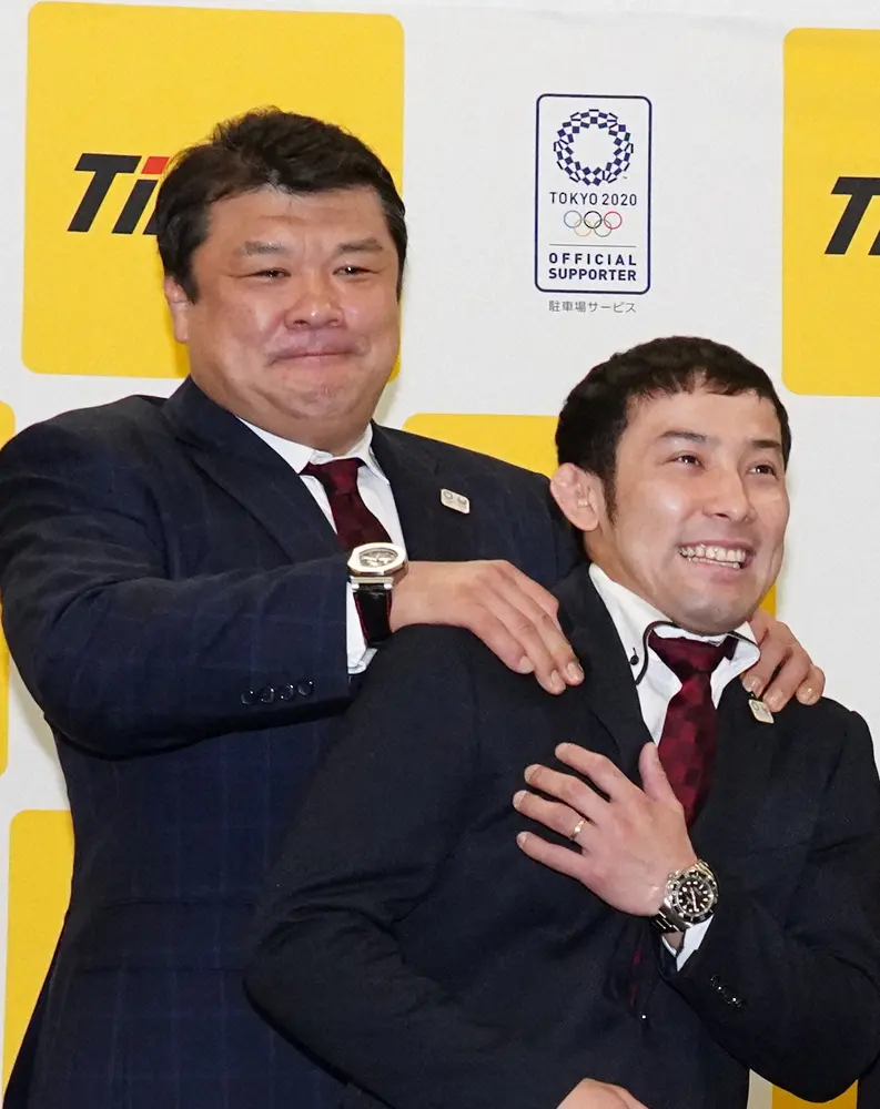 吉田秀彦総監督（左）と高藤（2020年撮影）