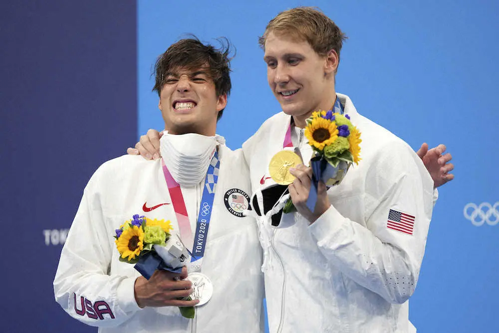 米国のメダル「第１号」となった競泳のリザーランド（左）とケイリシュ（AP）