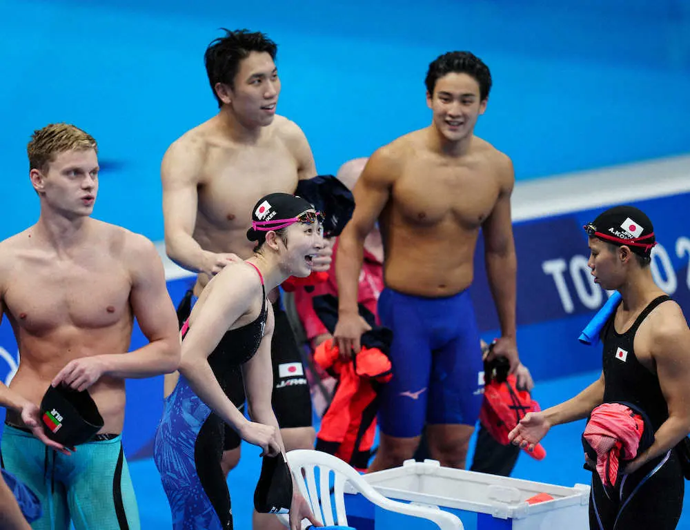 小西、佐藤、松元、池江「ハッピー」混合リレー独特の雰囲気を満喫　各チームの戦略で泳ぐ種目選択