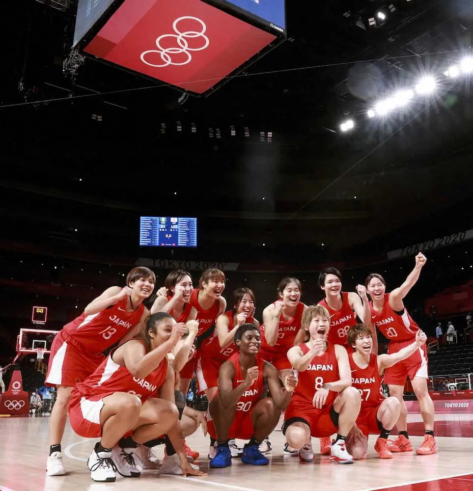 バスケ女子日本、45年ぶり3桁得点で8強　指揮官も「自信持って進んでいける」