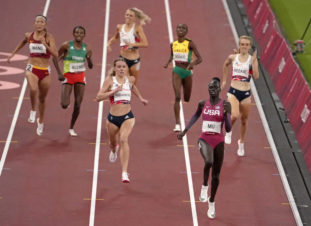 女子800メートルで優勝した米国のムー（AP）