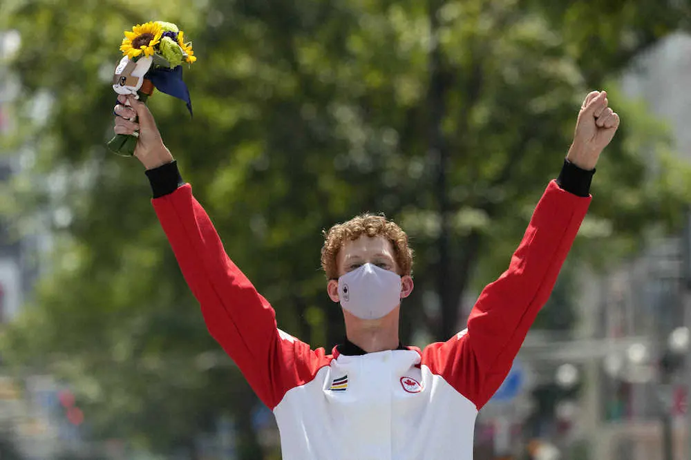 男子50キロ競歩で銅メダルに輝いたエバン・ダンフィー（AP）
