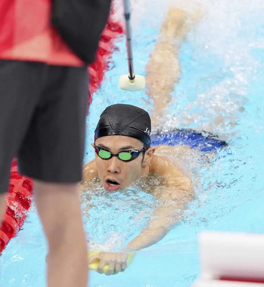 公式練習する競泳男子視覚障がいの富田宇宙
