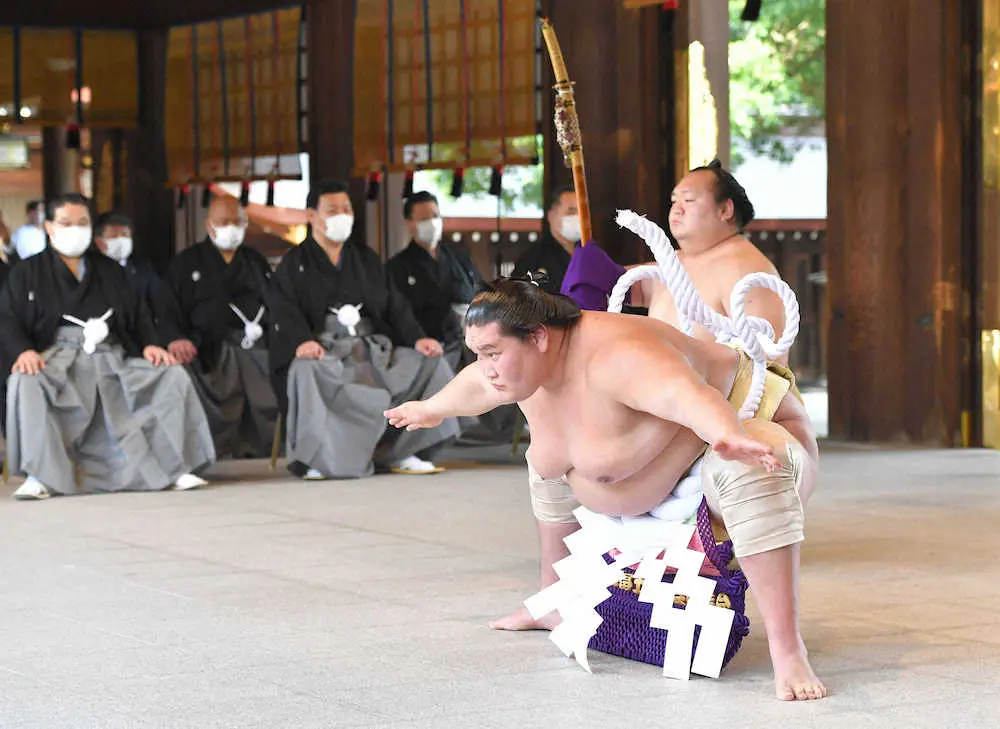 照ノ富士が明治神宮で横綱土俵入り初披露「みんなに元気を与えていきたい」