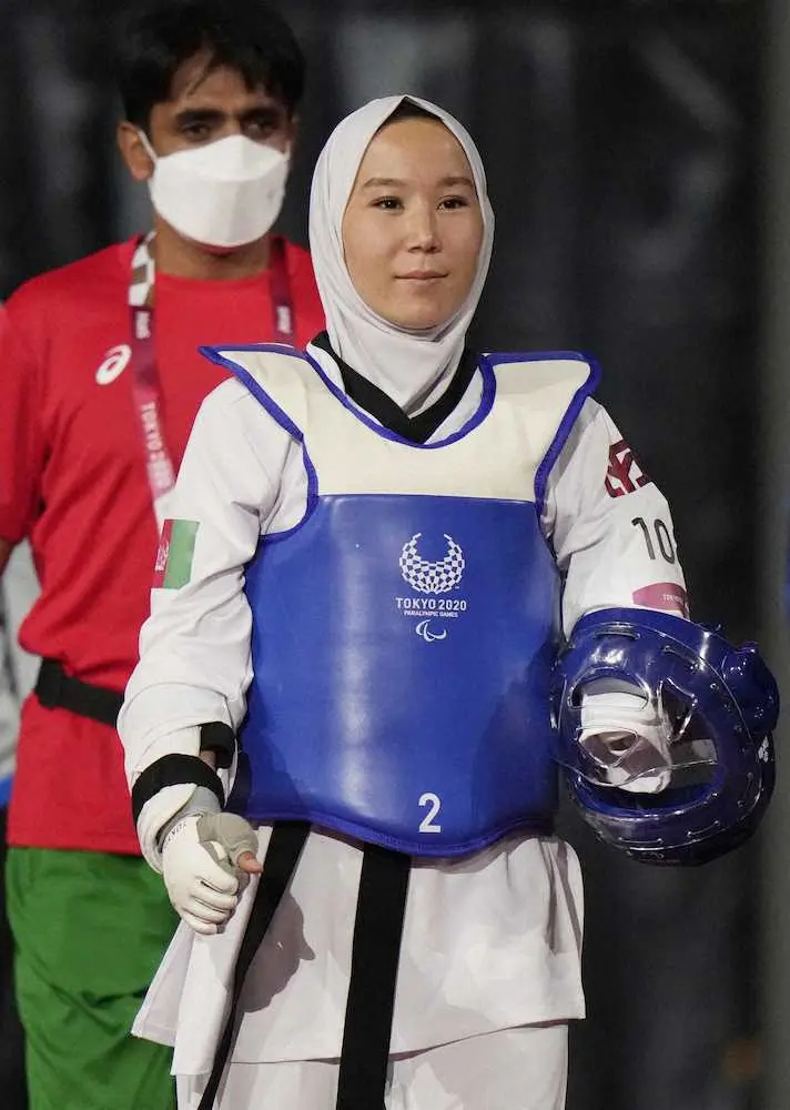 女子49キロ級敗者復活1回戦に臨むアフガニスタンのザキア・フダダディ