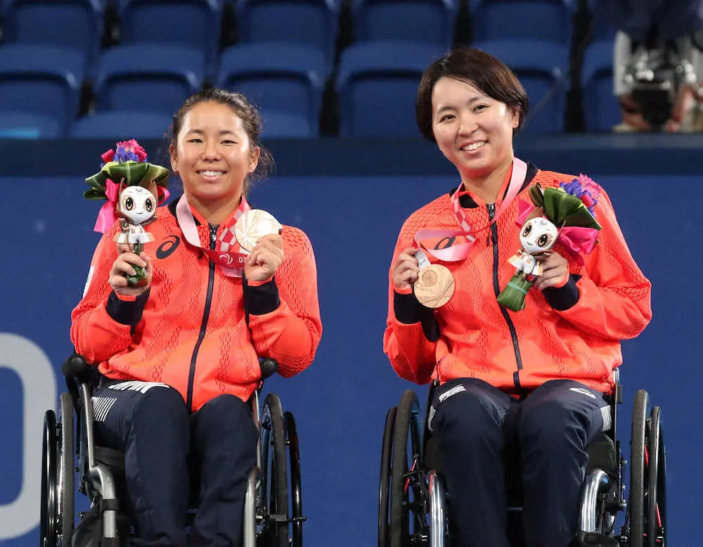 上地結衣　大谷桃子と笑顔の銅メダル　車いすテニス女子ダブルス日本勢初