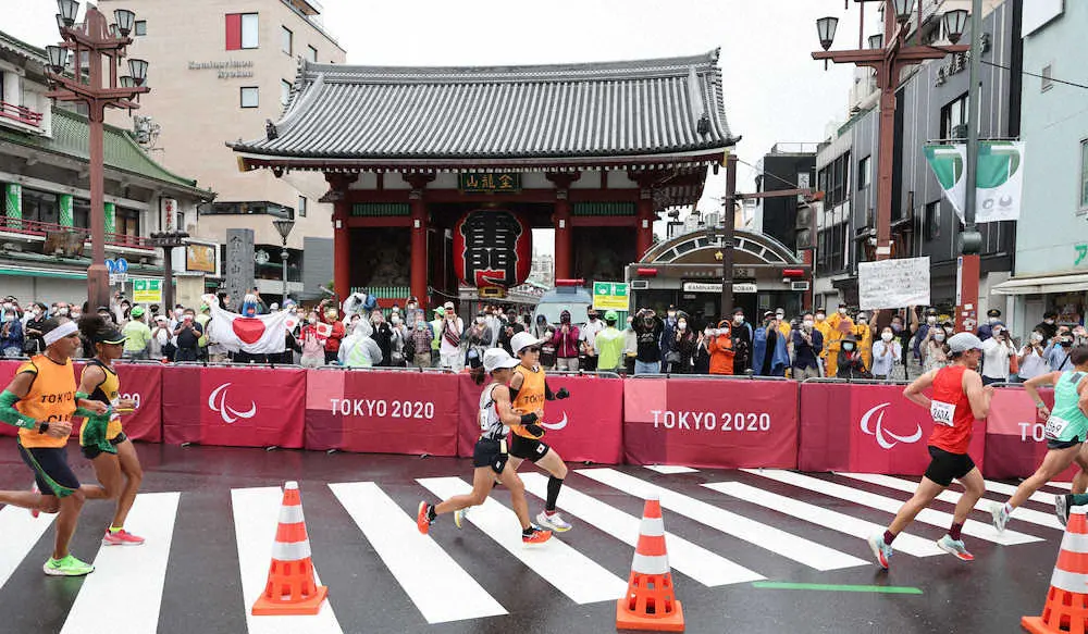 五輪は札幌開催だったマラソン　都内名所駆け抜けた　沿道での応援、一部で“密状態”も