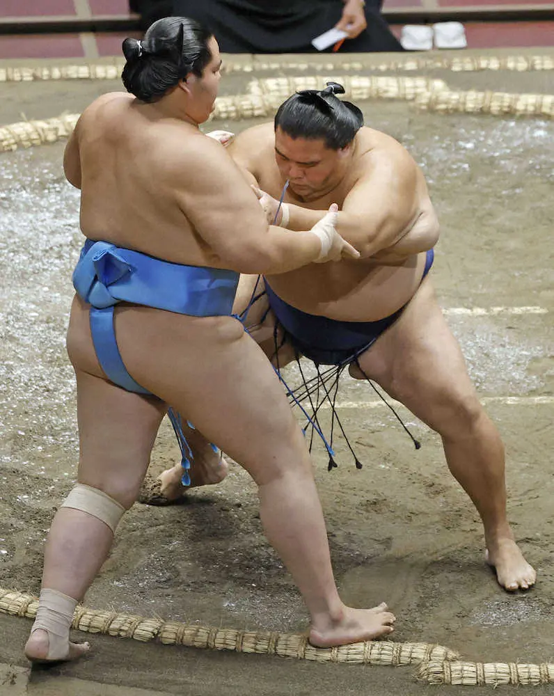 御嶽海「最高の相撲」1敗守る　23歳ホープに番付の違い見せつけた