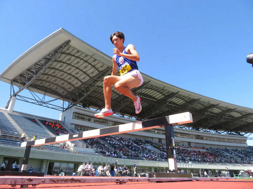 五輪7位の三浦龍司がインカレ連覇　今季最終戦V締め「充実のシーズンだった」　男子3000メートル障害