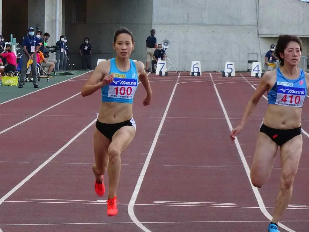 ＜陸上・全日本実業団選手権女子100メートルB決勝＞福島千里（左）はB決勝で2着