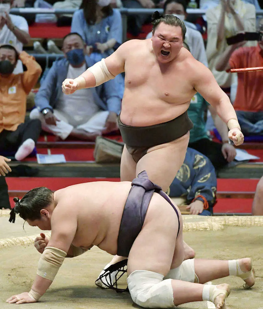 7月の大相撲名古屋場所千秋楽で照ノ富士を下し、45度目の優勝を果たした横綱白鵬。現役引退の意向を固めた