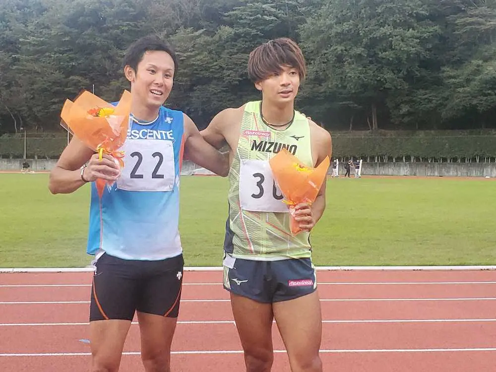 東京五輪代表の金井（右）とリオデジャネイロ五輪代表の矢沢は引退レースを終え笑顔