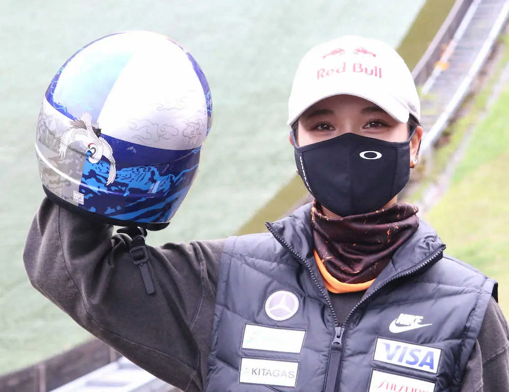 ジャンプ高梨沙羅　新ヘルメットに鶴のデザインで“恩返し”誓う！　22日全日本選手権開幕