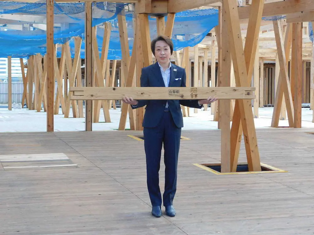 組織委・橋本会長「寂しい気持ち」　選手村ビレッジプラザで使用した木材を自治体に返却