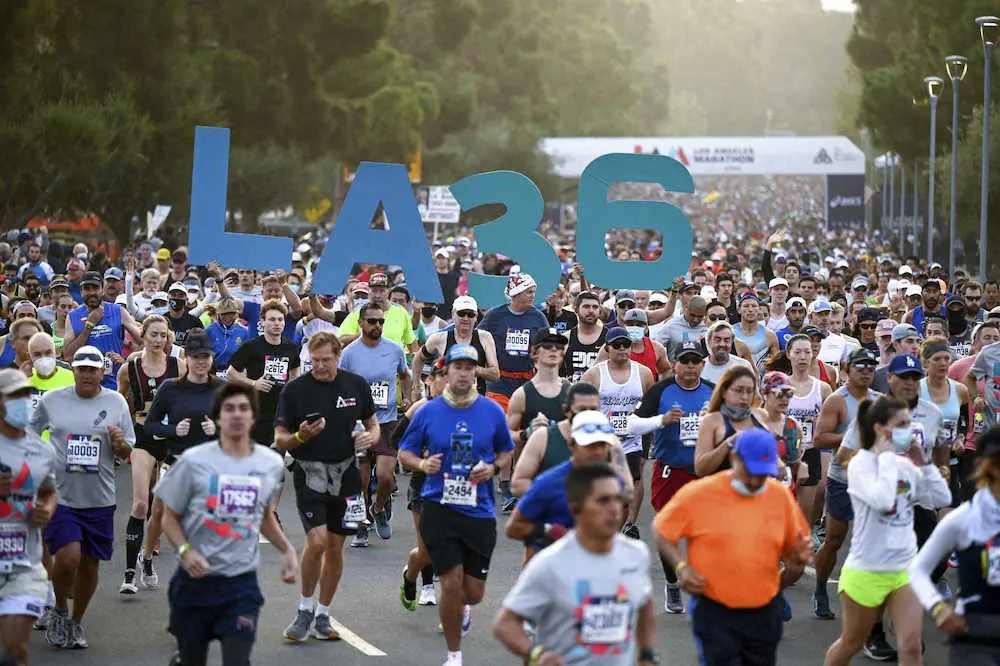 NYとLAで主要マラソン大会を開催　計4万6000人が参加　沿道に久々に歓声