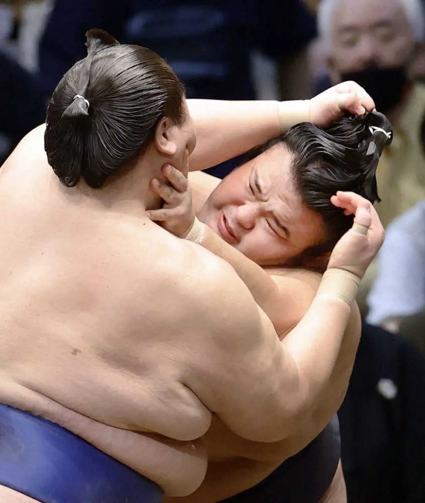 大関・貴景勝が反則勝ちで初日から8連勝　「相撲は負けている。反省したい」