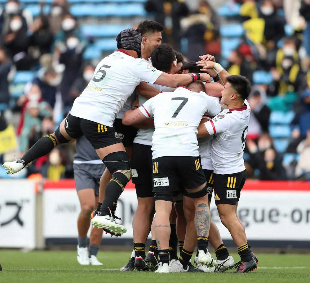 【画像・写真】東京SGが開幕4連勝！　祝原が逆転トライ「たまたま手に入っていた」　タタフ退場もチーム一丸