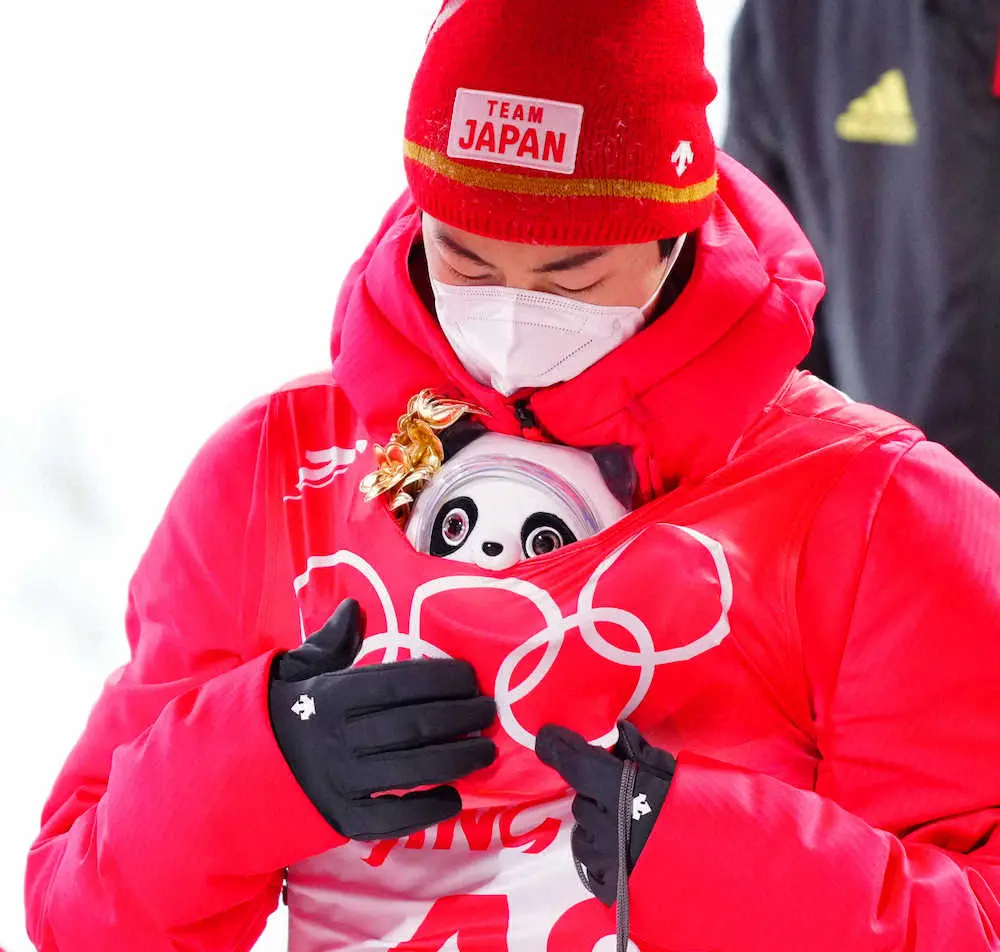 小林陵侑　日の丸持ったパンダの「ビンドゥンドゥン」雪だるまで日本チーム応援
