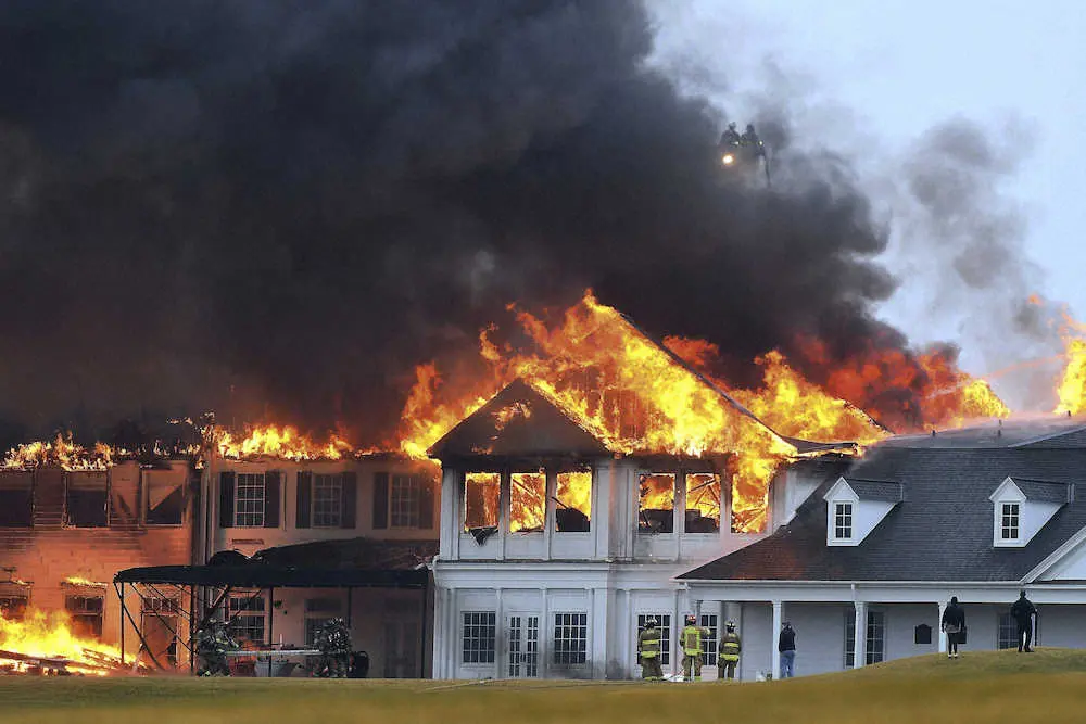 米国の名門ゴルフ場が火事　築100年のクラブハウスが焼け落ちる