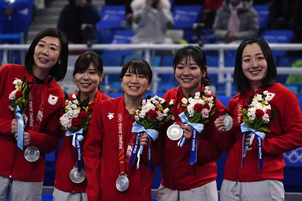 銀のロコ　五輪特番生出演　5人そろって笑顔　藤沢「この銀メダル、日本に帰ってお見せしたい」