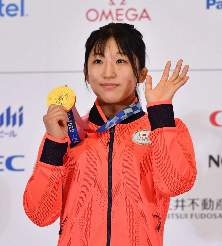 東京五輪レスリング女子50キロ級で金メダルを獲得した須崎優衣