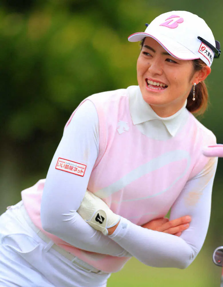 黄アルムが単独首位浮上　渡辺彩香が2位　稲見萌寧は13位　女子ゴルフ開幕戦